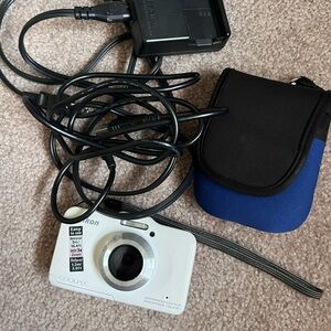 NIKON COOLPIX CAMERA